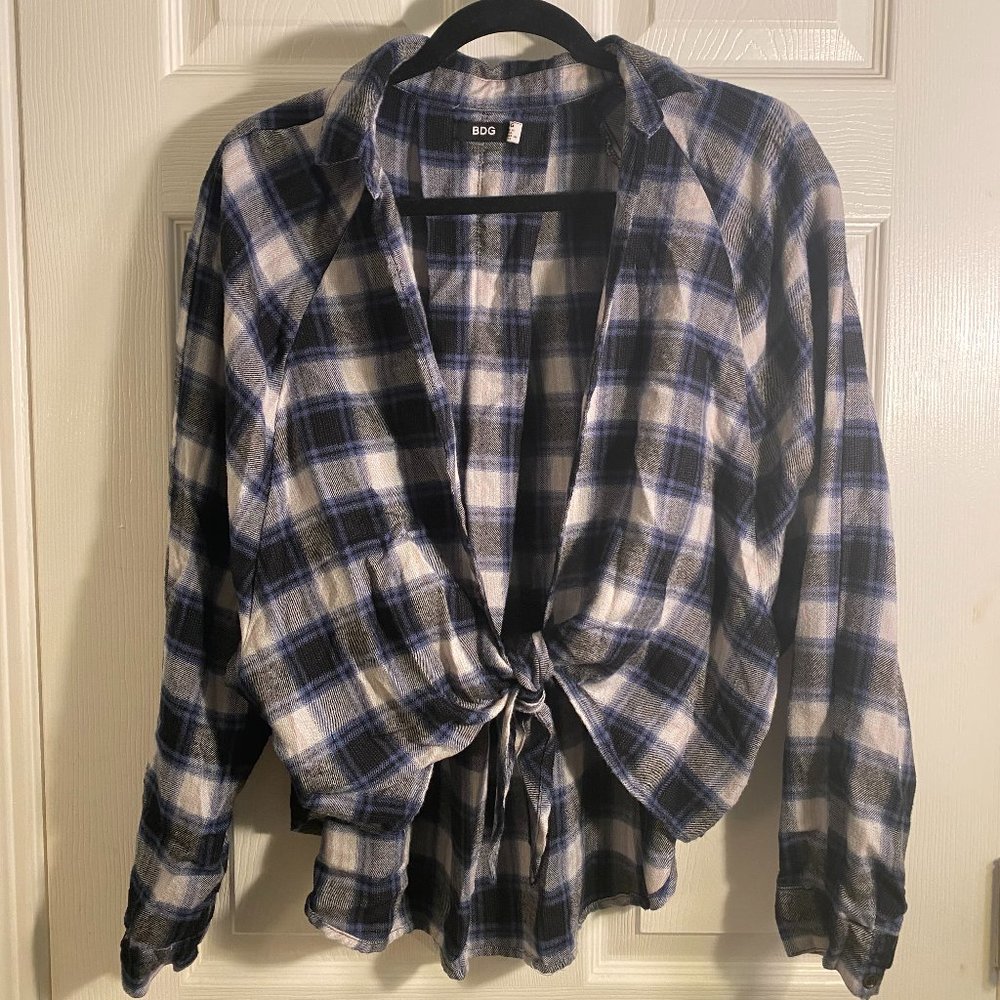 Plaid tie-front flannel